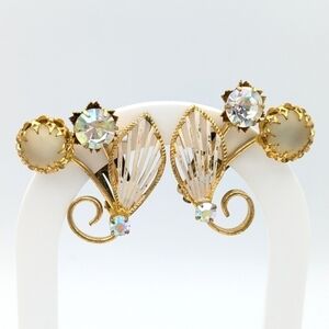 Vintage mid-century floral clip on earrings